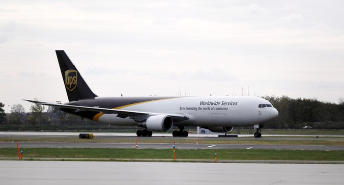 In Newark wordt een UPS-vrachtvliegtuig onderzocht dat uit Jemen afkomstig is.