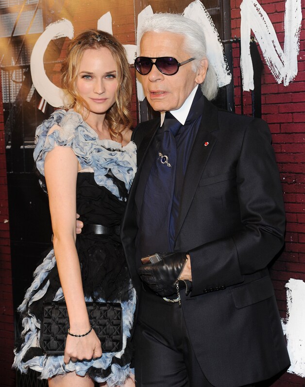 Diane Kruger en Karl Lagerfeld in 2010.