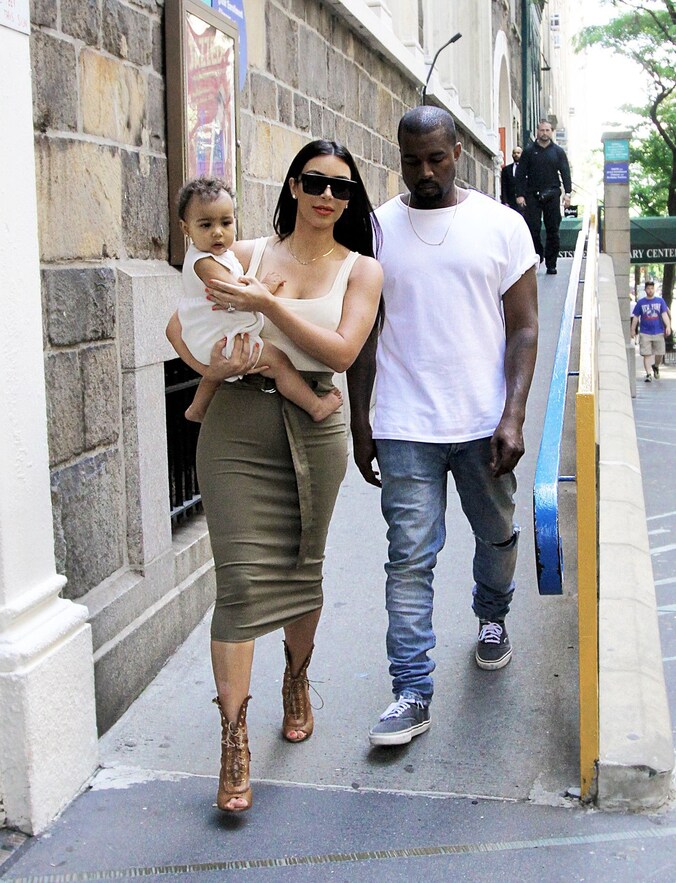 Kim Kardashian, haar man Kanye West en hun dochtertje North.
