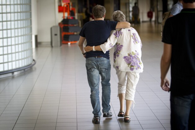 Familieleden van de inzittenden op Schiphol