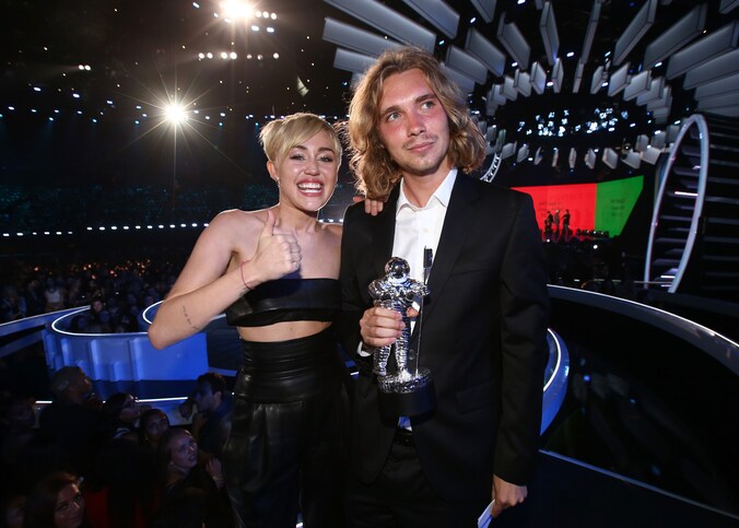 Miley Cyrus en haar dakloze vriend Jesse.