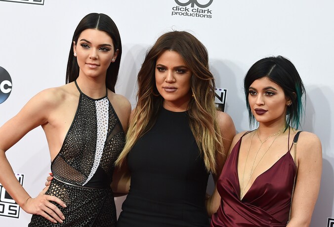Kendall (links) naast Khloe Kardashian en Kylie Jenner.