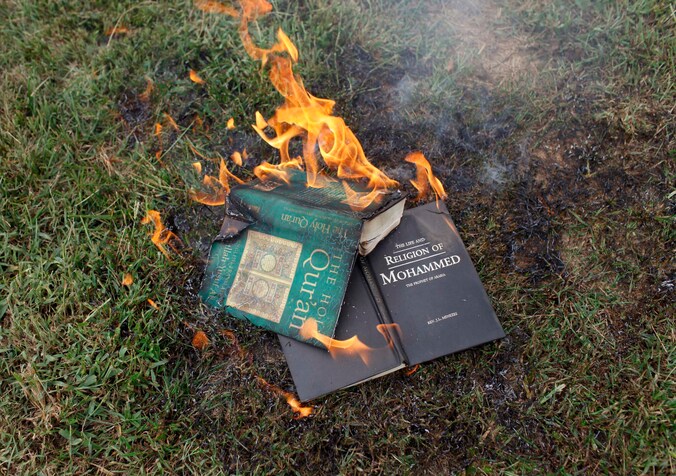 In de omgeving van Nashville staken twee evangelische geestelijken twee korans in brand.