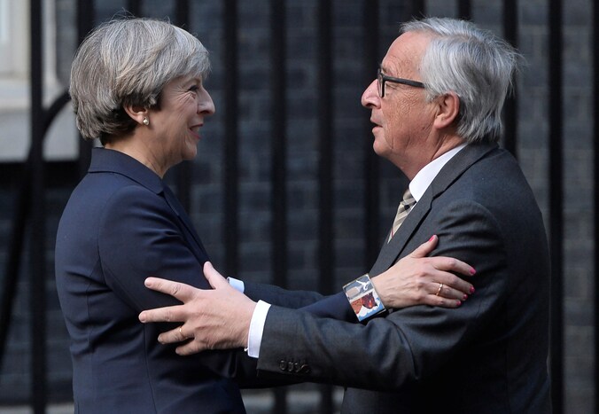 De Britse premier Theresa May en EU-president Jean-Claude Juncker.