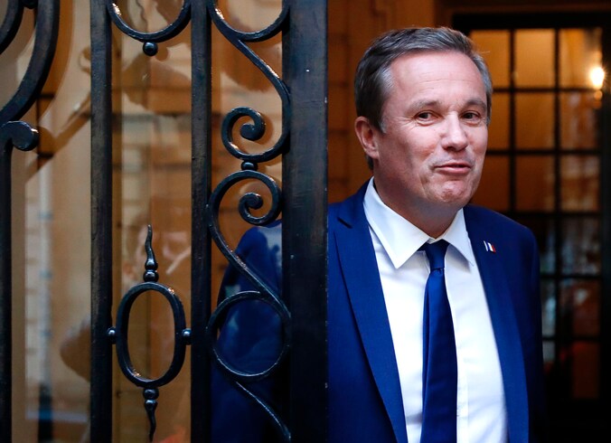 Nicolas Dupont-Aignan verlaat het FN-hoofdkwartier na een ontmoeting met de extreemrechtse Marine Le Pen.
