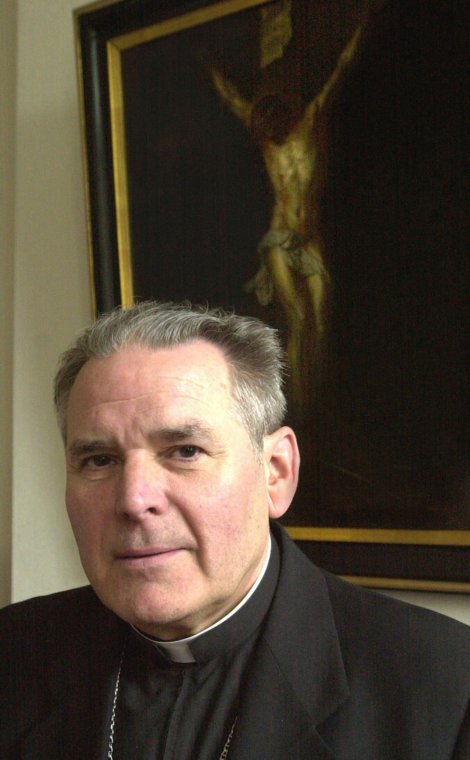 De van zedenfeiten verdachte ex-bisschop van Brugge Roger Vangheluwe, foto uit 2001.
