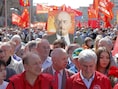 Tienduizenden mensen nemen deel aan 1 meiparade in Moskou