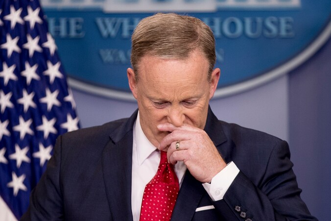 Sean Spicer, de perswoordvoerder van het Witte Huis, had even geen zin in netelige vragen over het ontslag van James Comey.