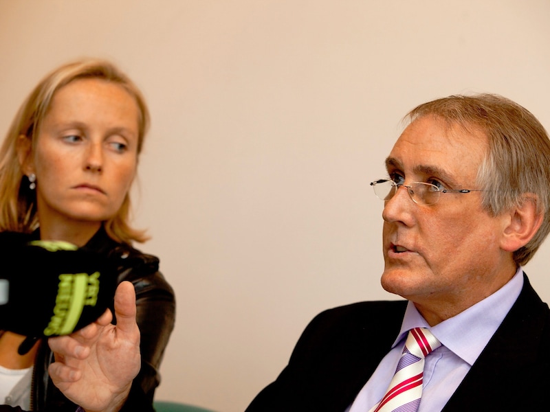 Antwerps Open Vld-fractieleidster Annick De Ridder naast schepen voor Financiën Luc Bungeneers, die niet terugkomt op zijn ontslag.