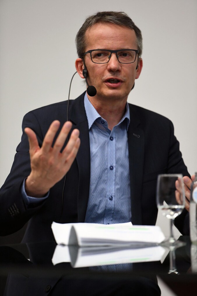 Luc Sels verslaat rector Rik Torfs | Regio | HLN.be