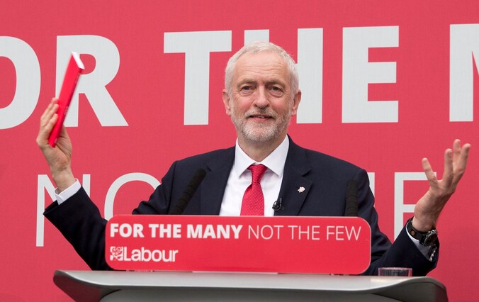 Labourleider Jeremy Corbyn noemt zijn manifest "een verantwoord en radicaal programma van hoop" als antwoord op de "angst" die het programma van de Conservatieve partij van premier Theresa May belooft.