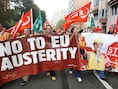 Demonstranten protesteren in Brussel tegen bezuinigingsmaatregelen in de eurozone.