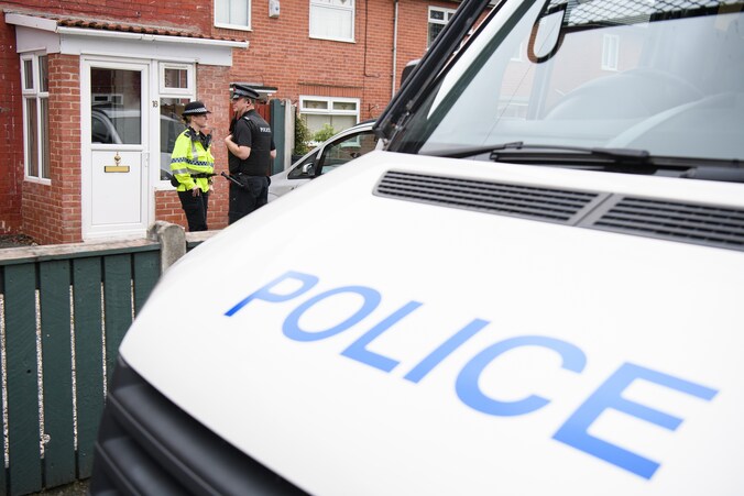 De politie heeft acht mensen gearresteerd in het onderzoek naar de terreuraanslag in Manchester.