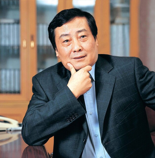 Zong Qinghou in 2004.