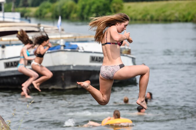 Zwemmen in waterlopen, kanalen en rivieren is verboden.