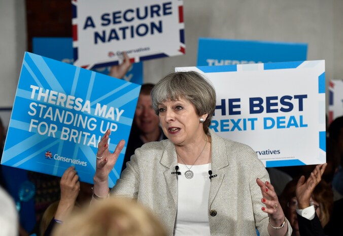 De Britse premier Theresa May voert campagne vlak voor de parlementsverkiezingen.