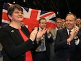 De DUP van partijleider Arlene Foster is pro-brexit. Toch heeft Foster zich uitgesproken tegen een "harde grens" tussen het Britse Noord-Ierland en de republiek Ierland, dat lid blijft van de EU.