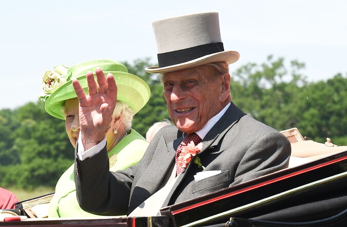 Prins Phillip en koningin Elizabeth.