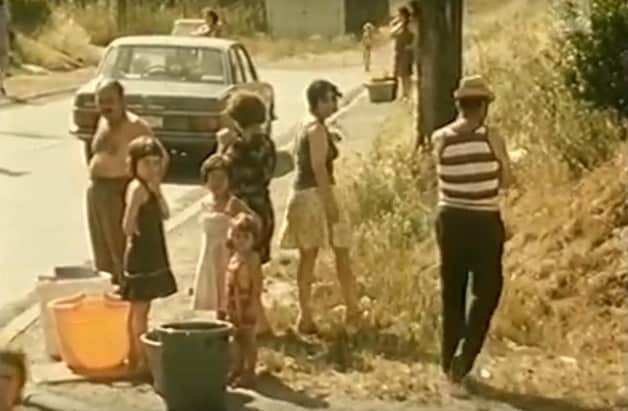 Aanschuiven voor waterbedeling tijdens de droogte van 1976.