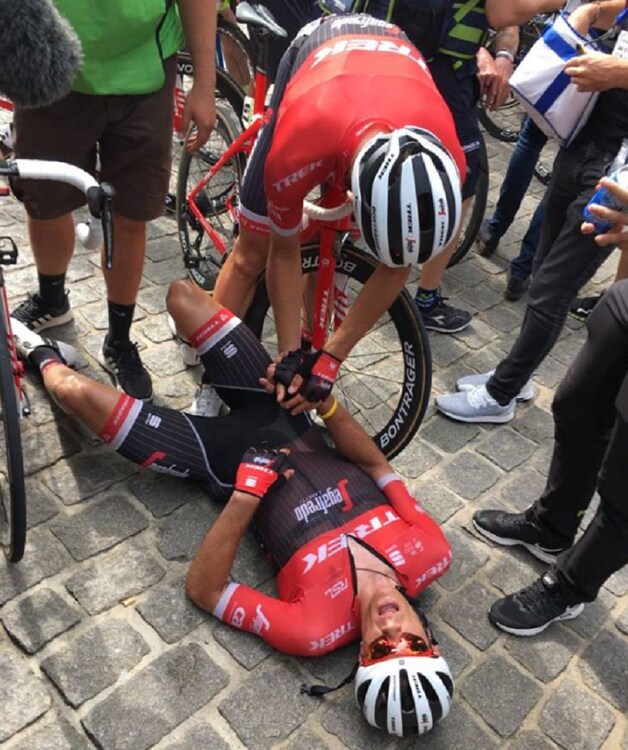 Jasper Stuyven was compleet uitgeteld na zijn knappe overwinning.