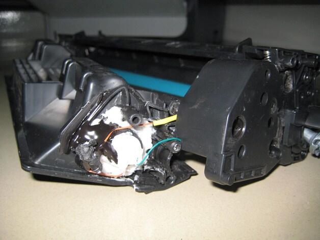 In 2010 probeerde AQAP vrachtvliegtuigen op te blazen met bommen in printers.