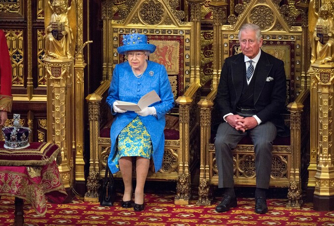 Koningin Elizabeth II en haar zoon prins Charles