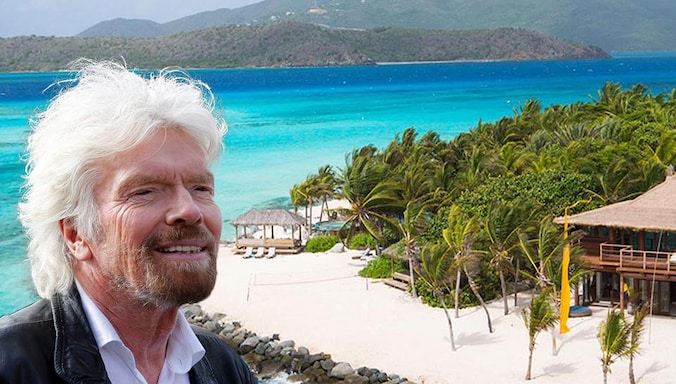Richard Branson en op de achtergrond zijn prachtige Necker Island voor orkaan Irma.