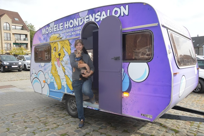 Mobiel hondensalon 'Beauty For Dog's' trekt van huis naar huis | Regio ...