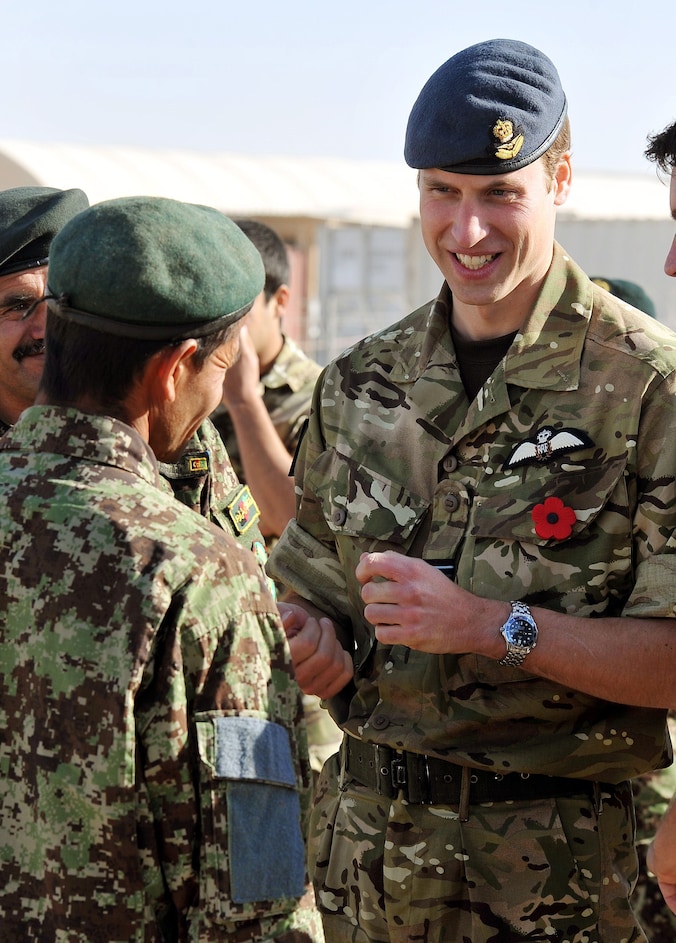 De Britse prins William tijdens zijn militaire activiteiten.