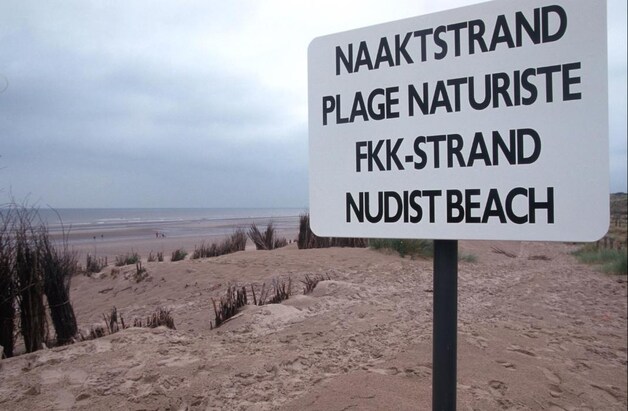 In Bredene vind je het enige naaktstrand van België.