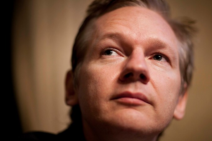 Julian Assange wordt gezocht voor verkrachting in Zweden.