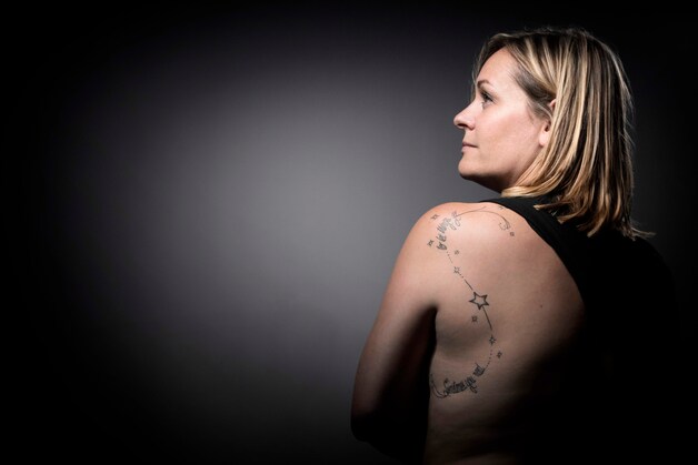 Fanny verloor haar partner Olivier en heeft nu de tekst 'Sometimes you need ...to let things go' op haar rug