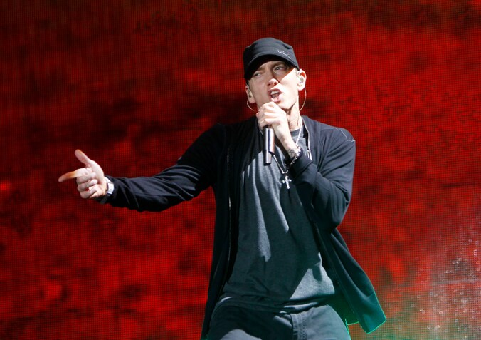 Vooral de verkoop voor donderdag, met Eminem als headliner, gaat hard.