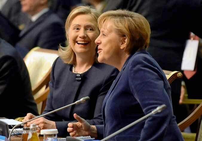 Hillary Clinton en Angela Merkel.