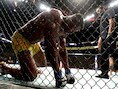Francis Ngannou werd op de knieën gedwongen.