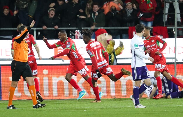 Coucke moet dubbele premie betalen: KVO klopt zwak Anderlecht | Sport ...