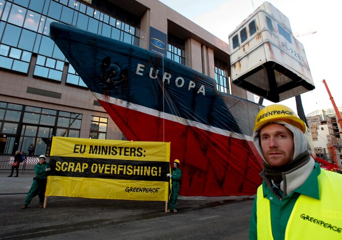Onder meer Greenpeace protesteerde al vaak tegen de Europese overbevissing.