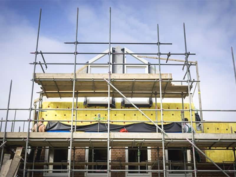 Bouwbedrijven trekken aan alarmbel: “Verschil tussen nieuwbouw en renovatie is onverantwoord”