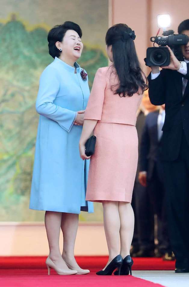 Hand in hand met Zuid-Koreaanse presidentsvrouw: Ri Sol-ju maakt weer ...
