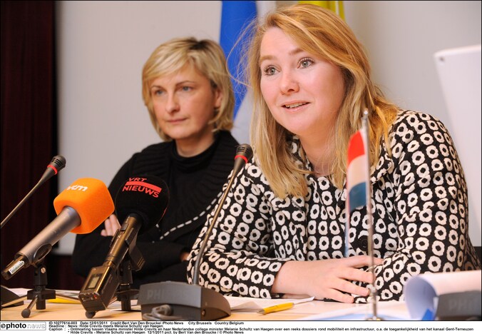 De Nederlandse minister van Infrastructuur en Milieu, Melanie Schultz van Haegen, hier in het gezelschap van collega Hilde Crevits.