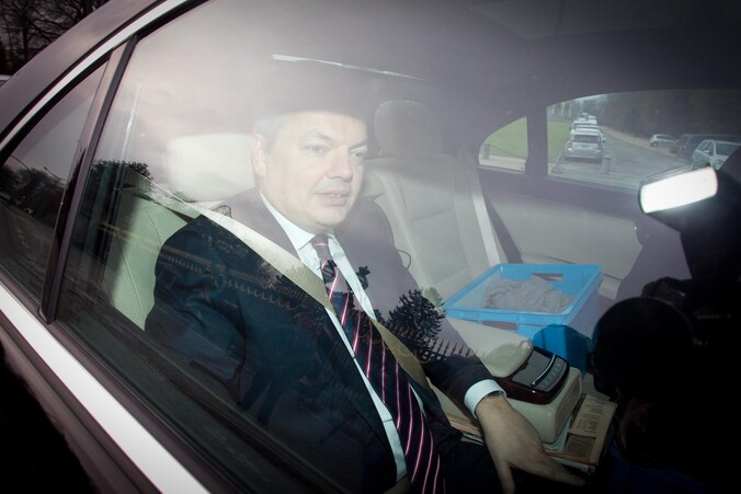 Didier Reynders reed rond kwart voor vijf het paleis in Laken binnen.