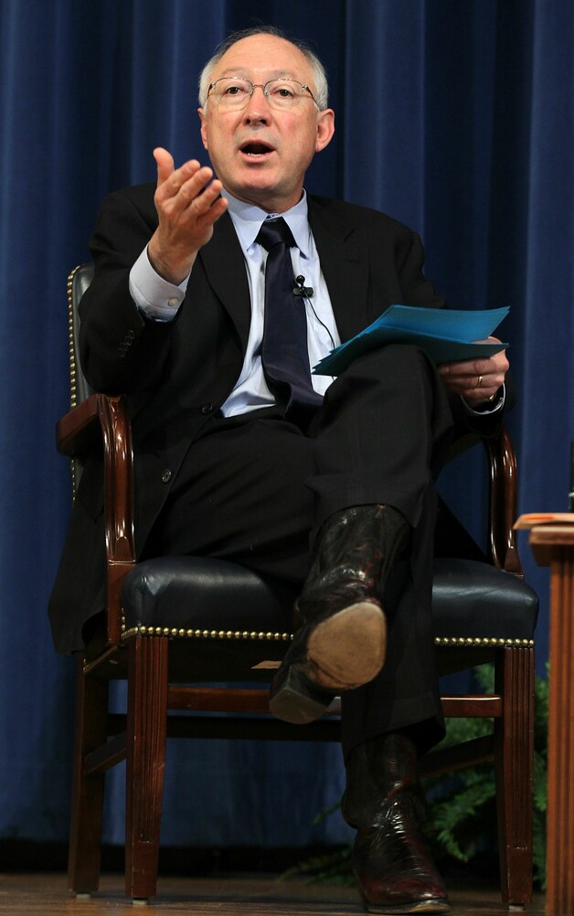 De Amerikaanse minister van Binnenlandse Zaken Ken Salazar.