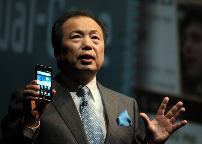 Samsung-topman Shin Jong-kyun bij de voorstelling van de S II.