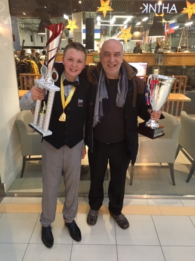 Maak kennis met Belgisch snookerfenomeen Ben Mertens (15): “Hij pot ...