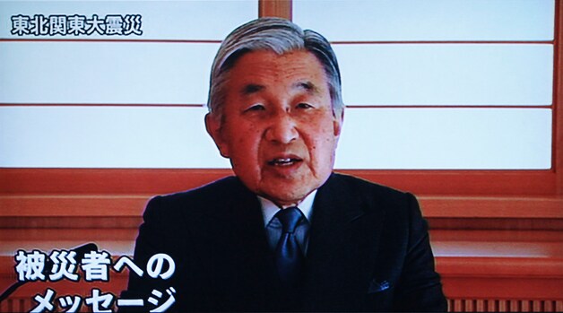 Keizer Akihito spreekt de natie toe. Hij is diep bezorgd over de nucleaire crisis.