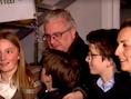 Prins Laurent bezoekt winteropvang voor daklozen: “Ik ben gelukkig als de anderen gelukkig zijn”