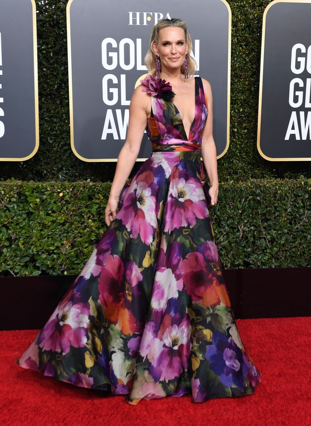 Het Amerikaanse model Molly Sims heeft een bloemetjesjurk aangetrokken.