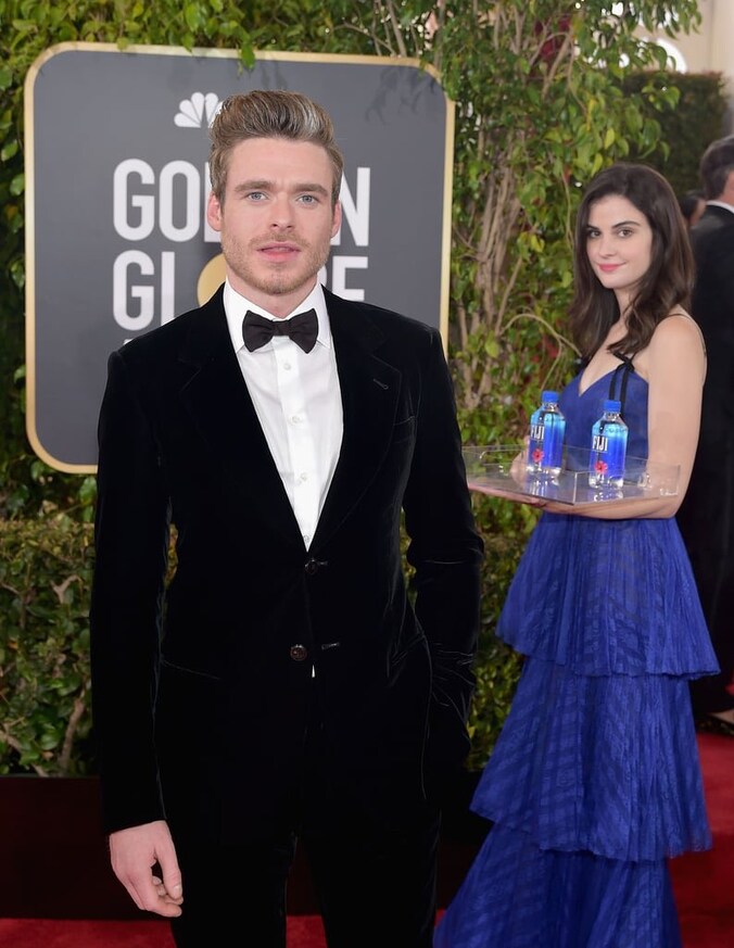 Het Fiji-watermeisje tijdens de Golden Globes.