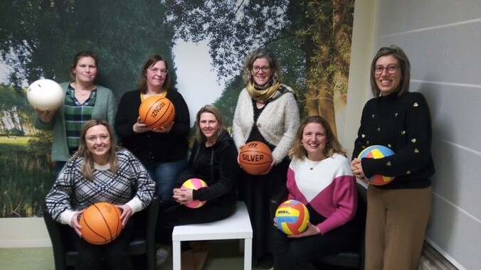 Het oudercomité schonk onlangs nog nieuwe sportballen aan Sint-Martinusinstituut in Koekelare.