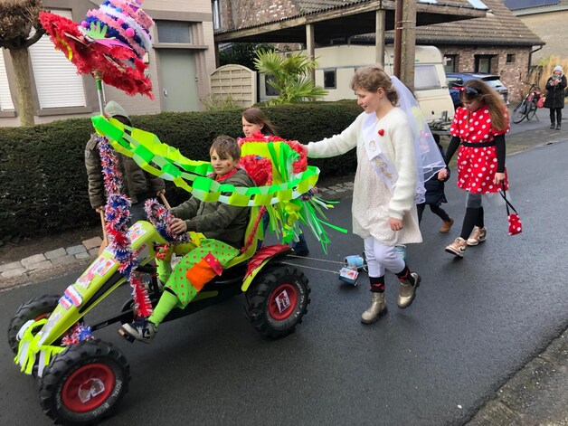 Carnaval bij basisschool De Kleine Prins in Kluizen.